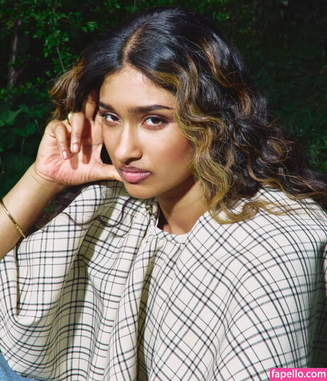 Varada Sethu セクシー女優 画像