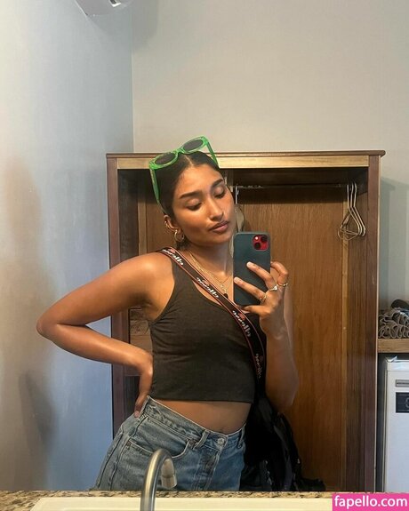 Varada Sethu 美しいスター ギャラリー