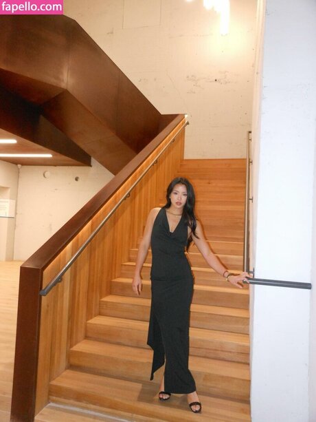 スターティーンオンリーファンズ セクシー裸 アーカイブ