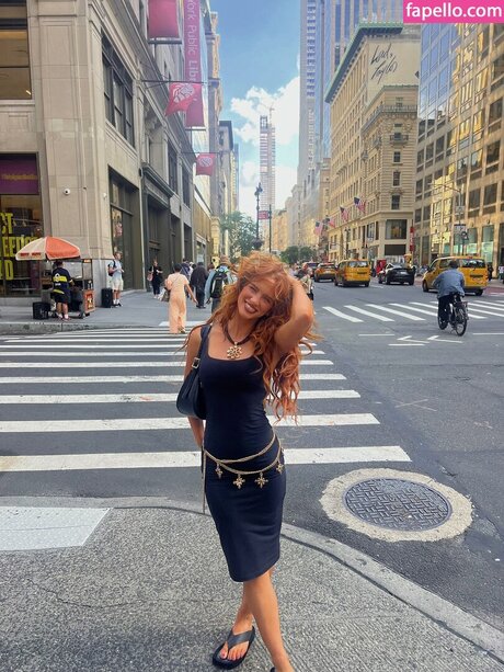 フィンドムオンリーファンズ 無料セクシー 画像