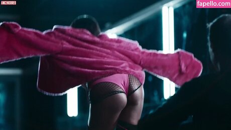 Julia Byrro ポルノスター セクシー ギャラリー