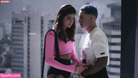 ブルネットの教師OnlyFans アダルト 画像