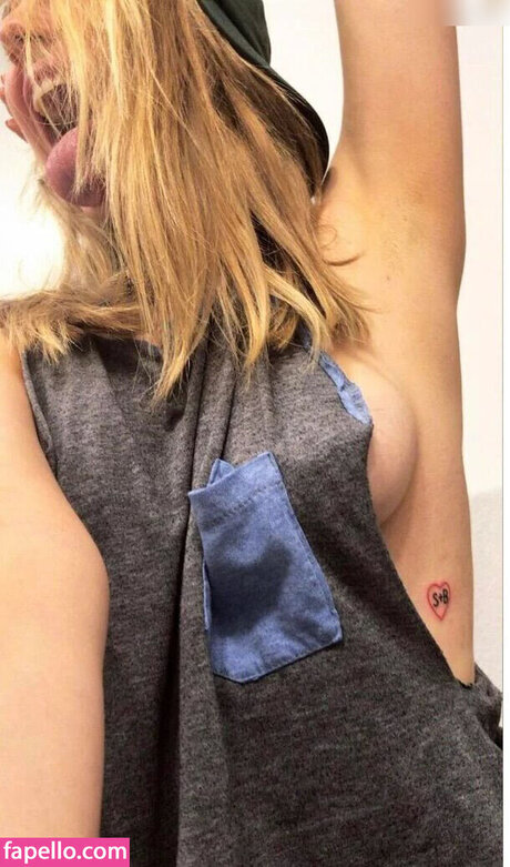 巨根ゲイOnlyFans セクシーヌード 写真