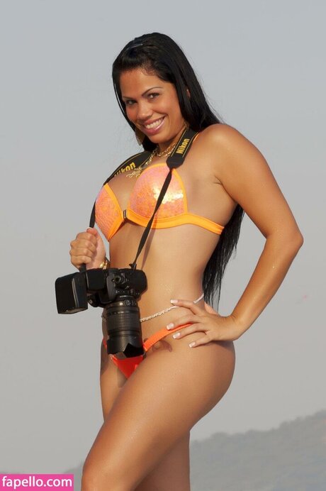 Karyn Alvys ホットスター 画像