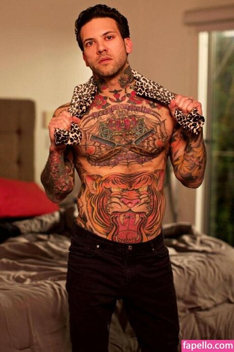 Small Hands 最高のモデル 画像