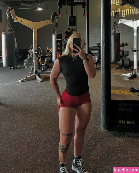 Alilangert ヌードのポルノスター 写真