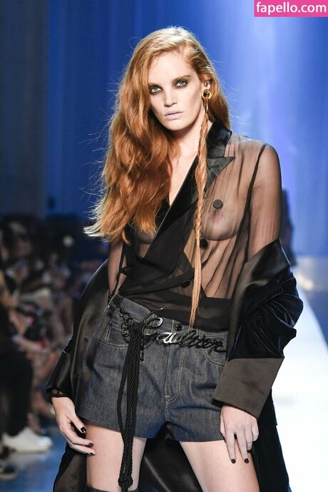 Alexina Graham セックスモデル 写真