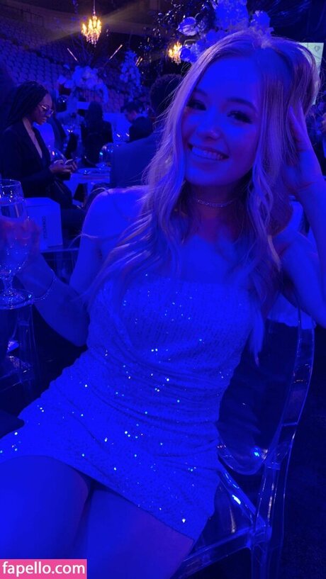 Lynzie Fulton ホットなスター 写真