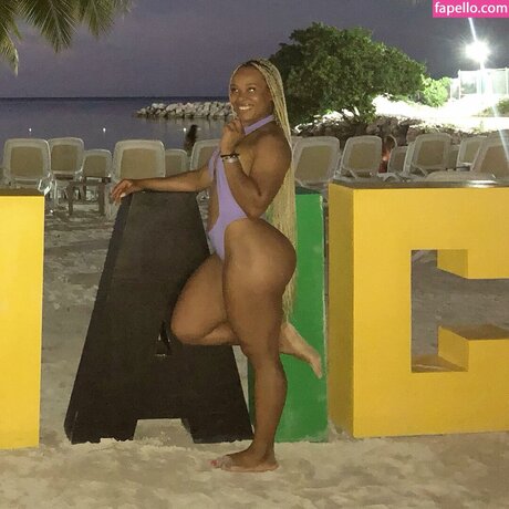 痩せた金髪の熟女OnlyFans 美しい 写真