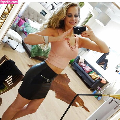 Caroline Noeding ポルノ女優 画像