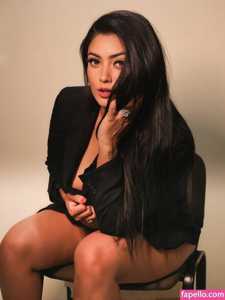 Twinkle Kapoor エロティックモデル 写真