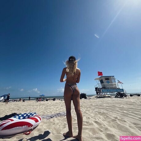 Emilee Axelsson ポルノスター 裸 写真