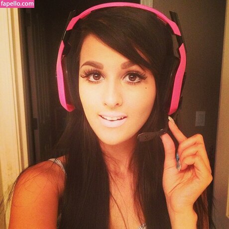 Sssniper Wolf かわいいポルノスター 写真