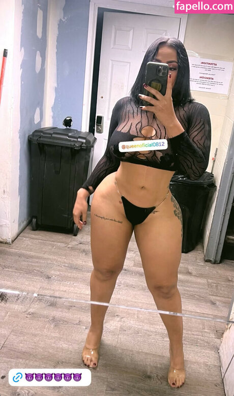 曲線美の赤毛OnlyFans ポルノグラフィック 画像