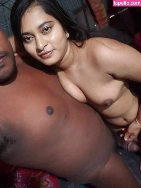 ぽっちゃりブロンドOnlyFans アート裸 画像