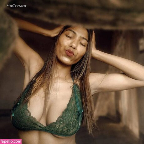 痩せたブロンドのOnlyFans ポルノグラフィック 画像