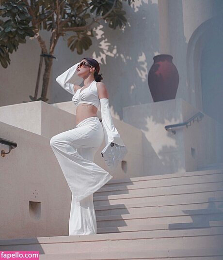 Avneet Kaur HDスター ギャラリー