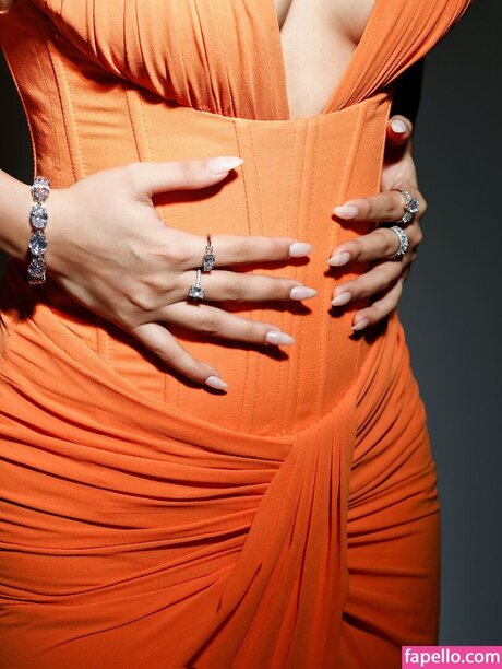 Avneet Kaur ポルノスター パーフェクト 写真