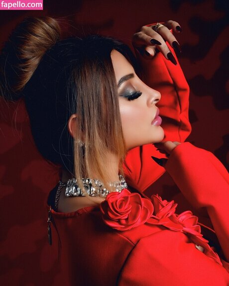 Avneet Kaur HDポルノスター ギャラリー