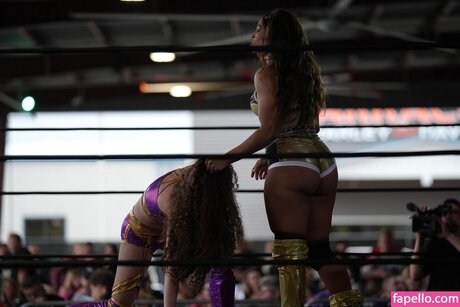 Kaci Lennox セックス女優 アーカイブ