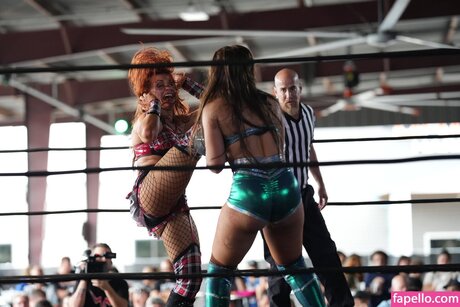 Kaci Lennox スター ヌード 写真