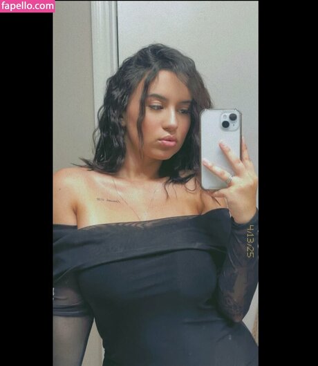 ブルネットの看護師OnlyFans セクシー裸 写真