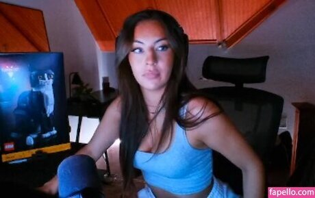 Honeyxxo アダルトスター 写真