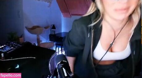 Honeyxxo かわいいポルノスター ギャラリー