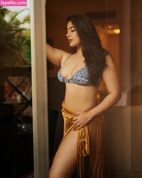 Nikita Sharma トップモデル 画像