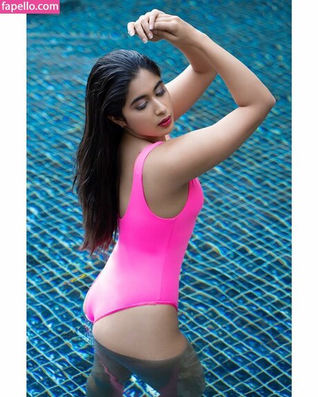 Nikita Sharma 無料モデル 画像