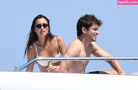 Alexandra Saint Mleux ホットなスター 画像