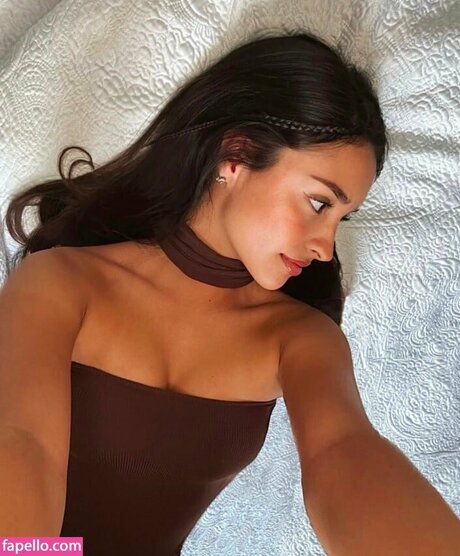 Alexandra Saint Mleux ポルノスター トップ 画像