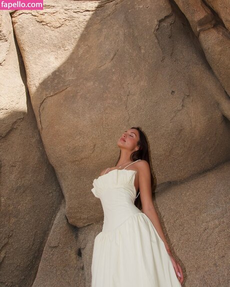 Alexandra Saint Mleux 限定モデル 写真