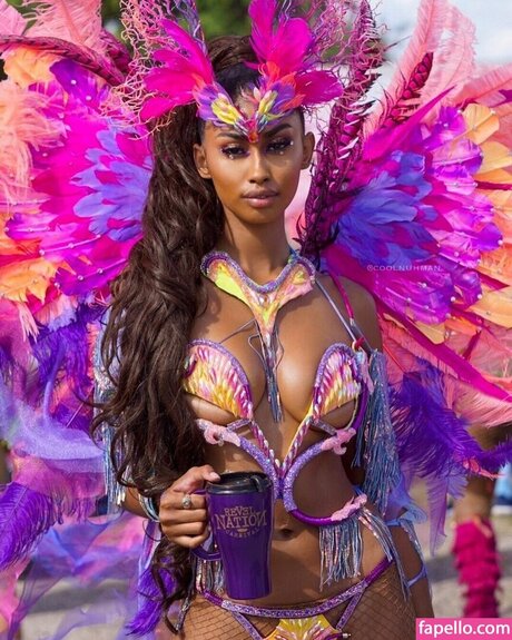 曲線美の熟女OnlyFans セクシー裸 写真