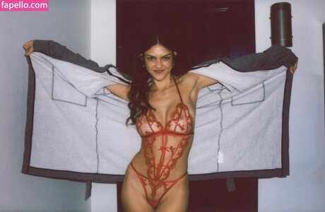 kylie likes blue 裸のポルノスター 写真