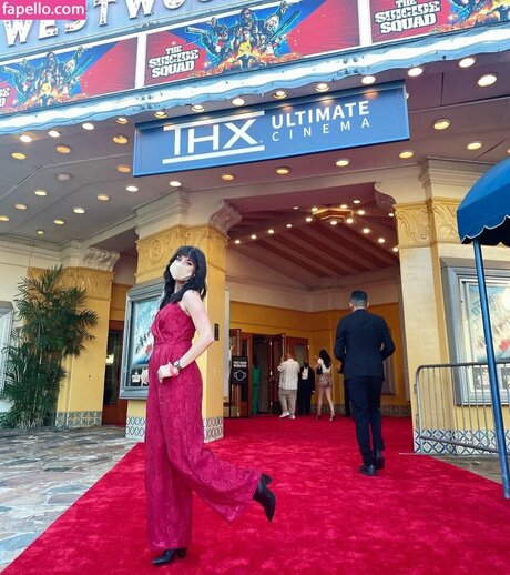 金髪の小柄なOnlyFans セクシーヌード ギャラリー