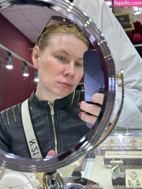 Brie cattii スター 裸 写真