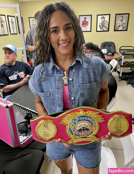 Amanda Serrano 完璧なモデル 画像