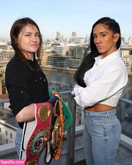 Amanda Serrano トップモデル 画像