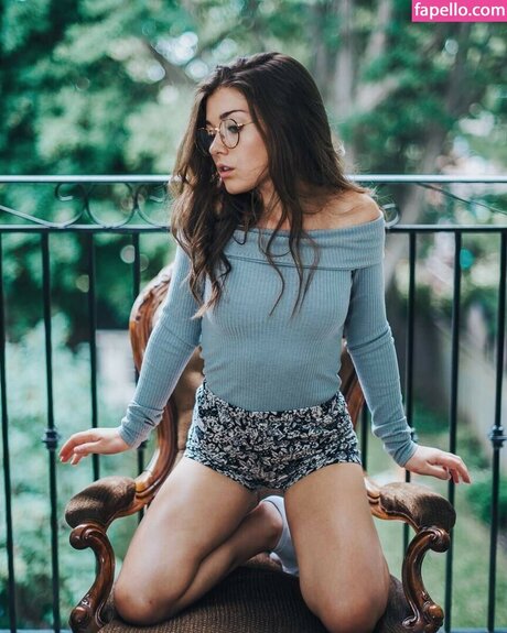 母乳オンリーファン ポルノ 画像