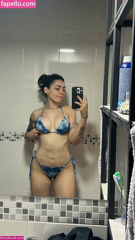 Mica Yba ez xxxポルノスター 写真