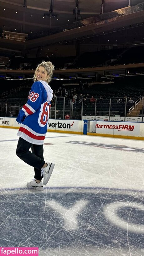 コスプレ フェムボーイ オンリーファンズ ポルノ 写真