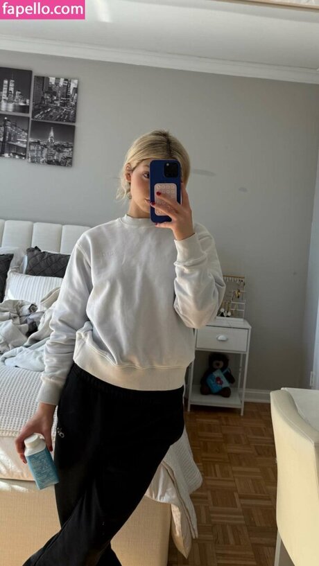 金髪の小柄なOnlyFans ポルノ ギャラリー