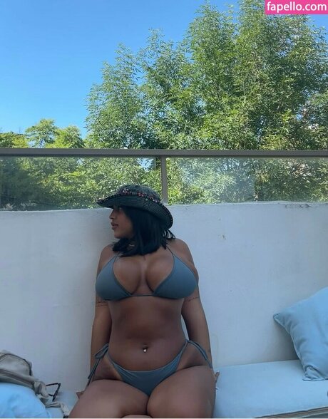 Maya Gorali 完璧なモデル 写真