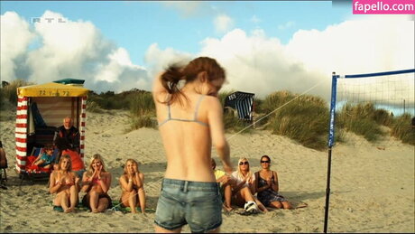 曲線美のティーンズOnlyFans アートヌード アーカイブ