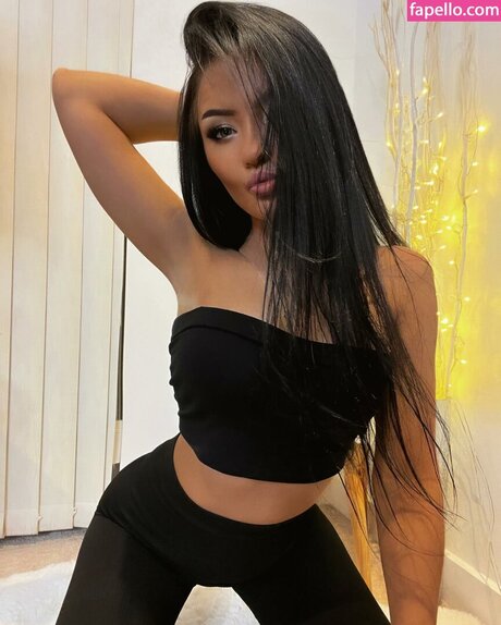 黒のランジェリーOnlyFans ヌード 画像