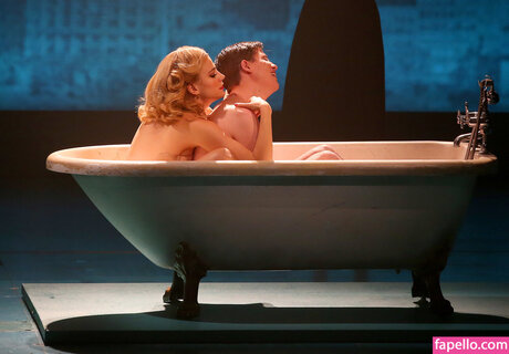 スリムな熟女OnlyFans セクシーヌード 写真