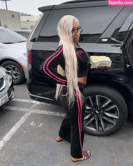 Sexxy Red アダルトスター 写真