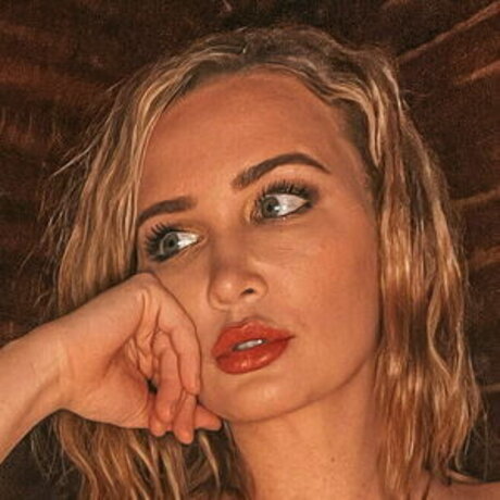 Ashley Mitchell モデル 写真