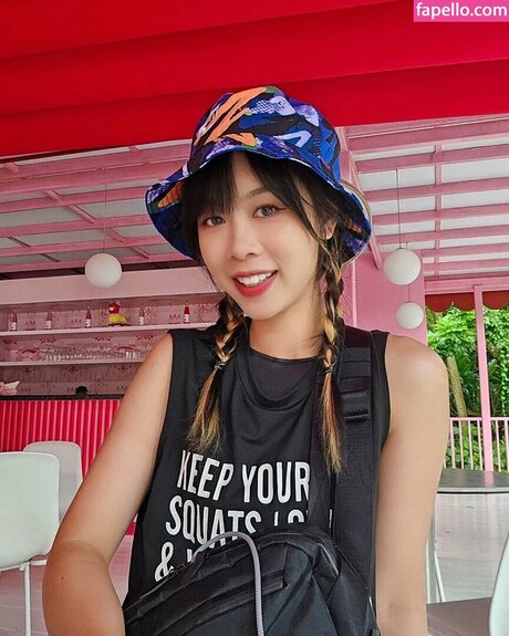 主観視点のアジア人OnlyFans 無料セックス 画像